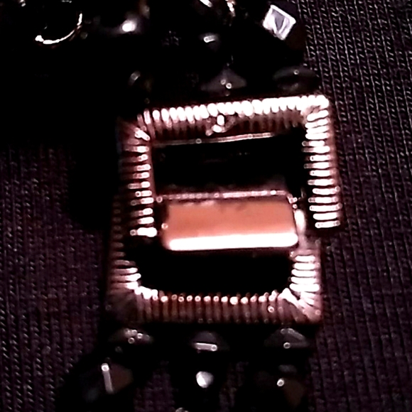 NEW. Necklace earrings and bracelet - Picture 6 of 6